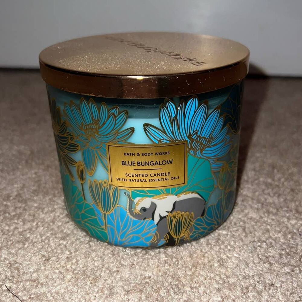 New Bath & Body Works Blue Bungalow 3 wick candle - Picture 1 of 5